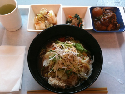 社食にて
